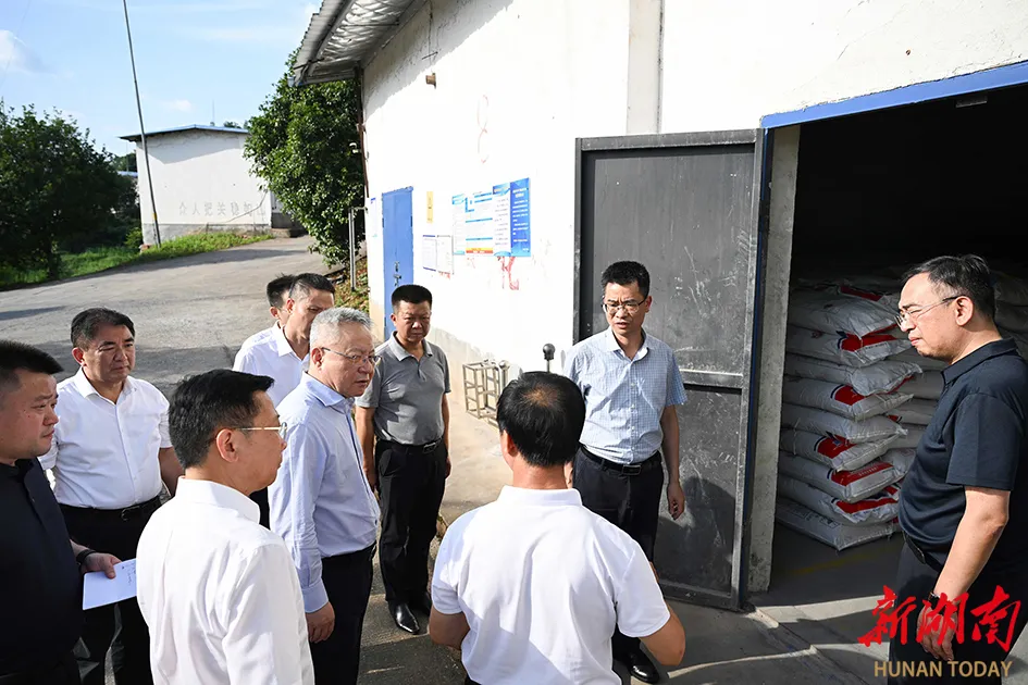 On June 15, Shen Xiaoming conducted an unannounced inspection (four-no two-direct) of Liuyang fireworks raw materials safety.png