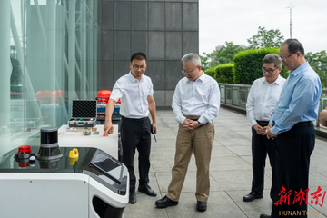 Le secrétaire du comité provincial du Hunan et le gouverneur inspectent les progrès de la recherche et du développement des produits pyrotechniques sûrs et écologiques